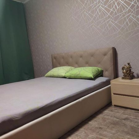 Apartment Sports Palace Просторная Квартира Рядом Дворец Спорта Charkiv Esterno foto