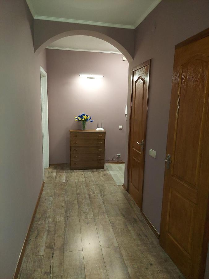 Apartment Sports Palace Просторная Квартира Рядом Дворец Спорта Charkiv Esterno foto