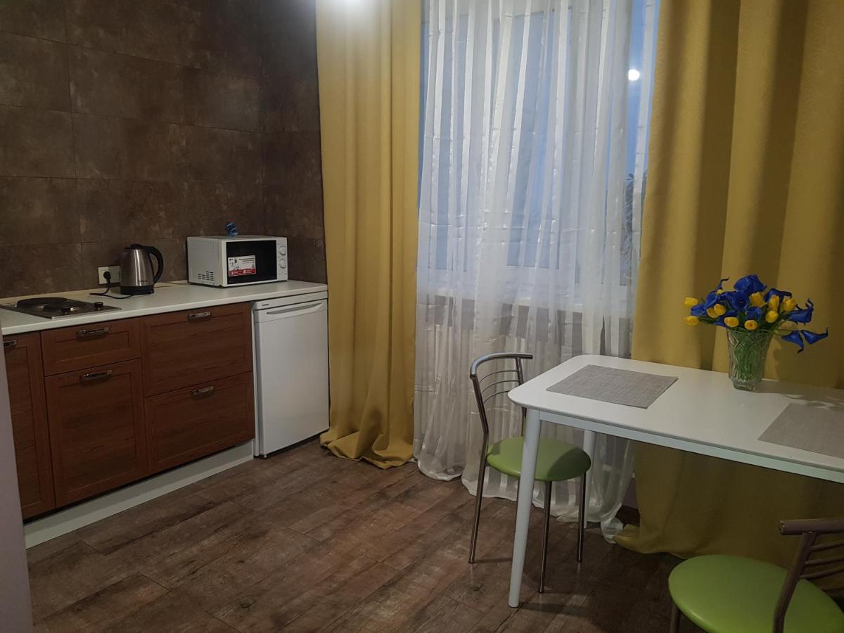 Apartment Sports Palace Просторная Квартира Рядом Дворец Спорта Charkiv Esterno foto