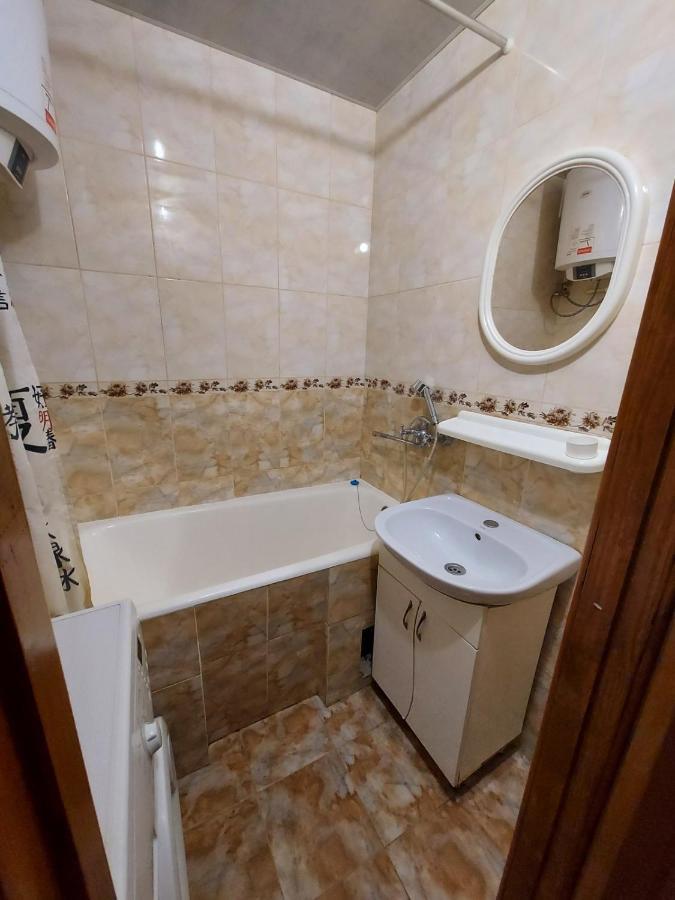 Apartment Sports Palace Просторная Квартира Рядом Дворец Спорта Charkiv Esterno foto